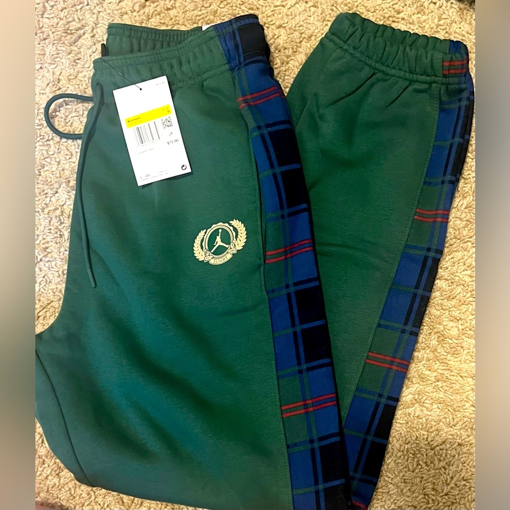 NWT NIKE WOMENS JOGGERS IN either SIZE XS, S or L